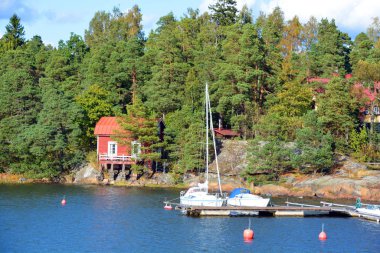 HELSINKI FINLAND 25 Eylül 2015: Rıhtım, Liman ve Quay In Island şehir merkezine yakın olup, sakin ve rahatlatıcı bir deniz havası sunmaktadır.. 