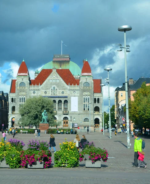 ヘルシンキ フィンランド2015年9月25日 フィンランド国立劇場は1872年にポリ市に設立され ヘルシンキ中央駅広場の北側に位置する劇場である — ストック写真