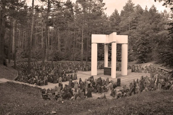 Bikenieki 라브티아 2015 Bikernieki 기념관은 바이크 니에키 숲에서 대전의 코스트 — 스톡 사진