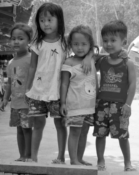 Cambodia Fnom Kulen Bambini Strada Non Identificati Posa Circa Della — Foto Stock