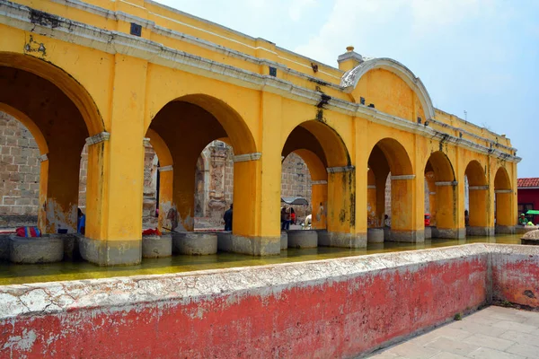 Antigua Guatemala May 2016年5月2日 安提瓜危地马拉或安提瓜是危地马拉中部高地的一座城市 以保存完好的西班牙巴洛克风格建筑而闻名 — 图库照片