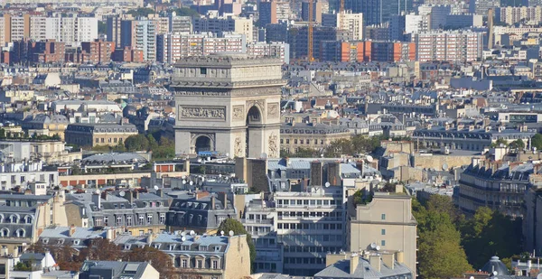 フランス2013年10月11日 Triumphal Arch Etoile 凱旋門 この記念碑は フランスのパリのエッフェル塔から1806年にジャン シャルグリンによって設計されました — ストック写真