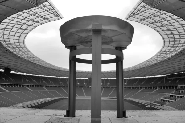 Berlin Deutschland Mai Das Berliner Olympiastadion Und Der Olympiakessel Wurden — Stockfoto