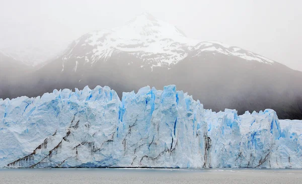 莫雷诺冰川 Perito Moreno Glacier 是位于阿根廷圣克鲁斯省Los Glaciares国家公园的一座冰川 它是阿根廷巴塔哥尼亚最重要的旅游胜地之一 — 图库照片