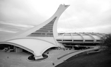 Montreal Kanada 04: 12: 19. Montreal Olimpiyat Stadyumu ve kulesi. Dünyanın en yüksek eğimli kulesi. Olimpiyat turu 175 metre uzunluğunda ve 45 derecelik açıyla yapılıyor.