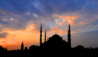İstanbul 'un en popüler turistik mekanlarından Sultanahmed Camii' nin (Mavi Cami) silueti