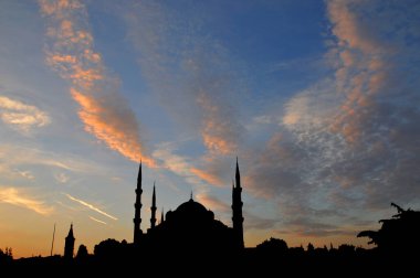 İstanbul 'un en popüler turistik mekanlarından Sultanahmed Camii' nin (Mavi Cami) silueti