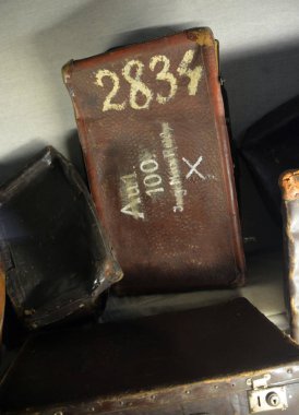 AUSCHWitz BIRKENAU POLAND 09: 17: Toplama kampı kurbanları bavulları Alman Nazi toplama kamplarında ve Polonya 'daki Üçüncü Reich tarafından inşa edilip işletilen imha kamplarında.