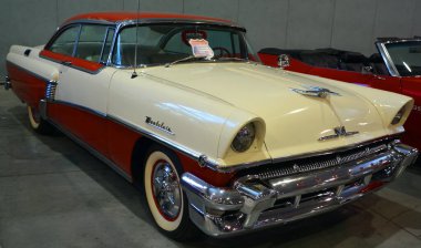 SAINT HYACINTHE CANADA 08 03 17: Mercury Montclair 1966 Ford Motor Company 'nin M-E-L (Lincoln, Edsel & Mercury) bölümü için 1955-1968 yılları arasında Merkür tarafından üretilen otomobil markasıydı.