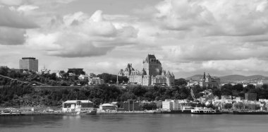 QUEBEC CITY CANADA 1508 08 14: Chateau Frontenac büyük bir oteldir. 1980 'de Kanada Ulusal Tarih Bölgesi olarak belirlendi ve genellikle dünyanın en çok fotoğraflanan oteli olarak kabul edildi.