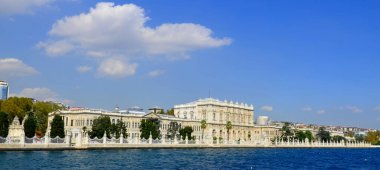 İSTANBUL TURKEY OCT 02: Dolmabahçe Sarayı, 02 Ekim 2013 İstanbul, Türkiye. Dolmabahce Sarayı, Osmanlı İmparatorluğu 'nun 31. Sultanı Abdülmecid I tarafından 1843 ve 1856 yılları arasında inşa edilmiştir..