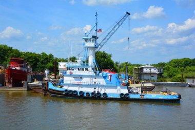 SAVANNAH GEORGIA 06: 27: römorkör hilal çekme, gemi yanaşma, boşaltma ve Savannah nehrinin ağzından nehrin yukarısındaki birçok rıhtıma kadar gemi eskortluğu da dahil olmak üzere tam teçhizat teklif ediyor