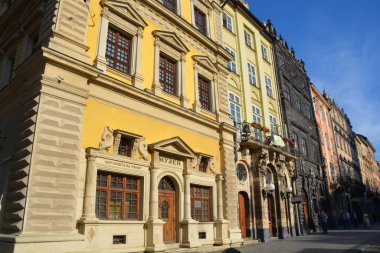 LVIV UKRAINE 09 09: 17: Rynok Meydanı Lviv şehrinin merkez meydanı 14. yüzyılın ikinci yarısında Kral III.