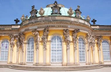 POTSDAM GERMANY 22 Mayıs 2010: Sanssouci, Almanya 'nın Berlin yakınlarındaki Potsdam' daki Büyük Frederick Kralı 'nın eski yazlık sarayının adıdır..