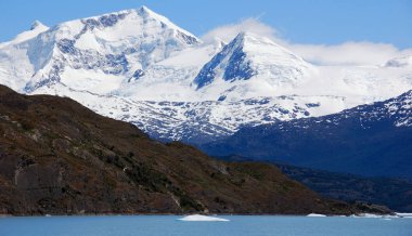 Lago Argentino, Arjantin 'in Santa Cruz eyaletinde yer alan bir göldür. Göl, Los Glaciares Ulusal Parkı' nın içinde yer alır.. 