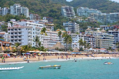Puerto Vallarta Meksika 11 Mayıs 2016: Puerto Vallarta popüler bir turist beldesi. Güzel plajlar ve Kuzey Pasifik Okyanusu 'nun temiz ılık suları yüzücüler için bütün yıl çekicidir..