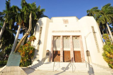 MIAMI SOUTH BEACH FLORIDA USA 10 29: 12 Temple Emanu-El, Florida 'nın Miami Beach bölgesinde bulunan bir sinagog. Muhafazakar bir Yahudi cemaatidir. 1949 'da düzenlendi.