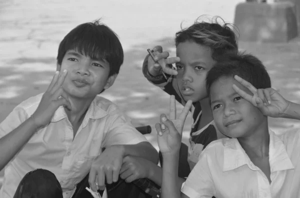 Πνομ Φεν Καμπότζη Μαρτίου Άγνωστα Παιδιά Του Δρόμου Ποζάρουν Στις — Φωτογραφία Αρχείου