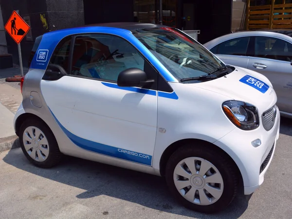 Montreal Quebec Canada Car2Go Oznacza Dzielenie Się Samochodem Gdziekolwiek Chcesz — Zdjęcie stockowe