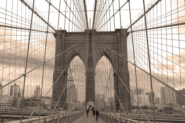 The Brooklyn Bridge is one of the oldest suspension bridges in the United States. Completed in 1883, it connects the New York City boroughs of Manhattan and Brooklyn by spanning the East River.