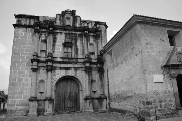 アンティグア ガテマラ2016年5月2日 グアテマラのアンティグア グアテマラにある有名な修道院と教会です — ストック写真