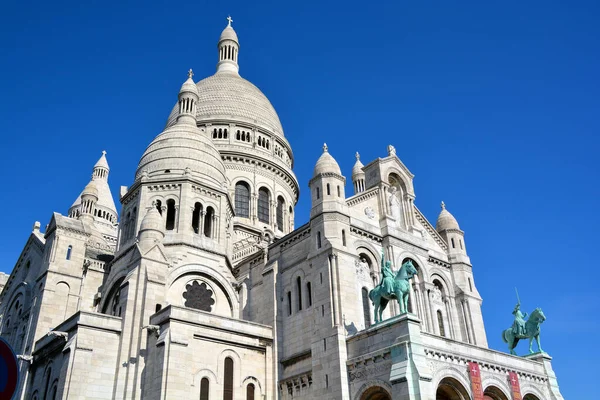 Paris Fransa 17 Ekim: Paris 'in Kutsal Kalbi Bazilikası, 17 Ekim 2014' te Paris 'te İsa' nın Kutsal Kalbi 'ne adanmış bir Roma Katolik kilisesi ve küçük bazilikasıdır.