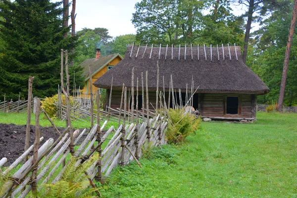 Puhalepa Parish Hiiumaa Estonia 2015 Old Cottage Cum Threshing Barnon — Zdjęcie stockowe