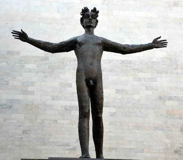 Kaunas Lituanie 2015 Statue Bronze Homme Les Bras Tendus Sculpture — Photo