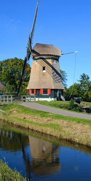 Edam Netherland 2015年10月01日 エダムの風車は オランダ北西部 オランダ北部の州にある都市です エダムはヴォレンダムと合わせてエダム ヴォレンダムの自治体を形成する — ストック写真