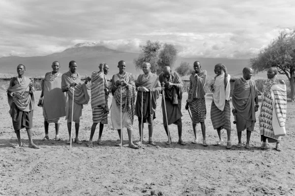 Amboseli Kenya Oct Άγνωστοι Αφρικανοί Από Φυλή Μασάι Ετοιμάζονται Παρουσιάσουν — Φωτογραφία Αρχείου