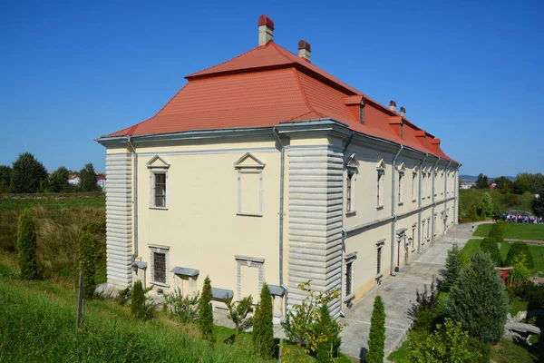 Zolochiv Ukraine Castelo Zolochiv Composto Pelo Enorme Grande Palácio Retangular — Fotografia de Stock