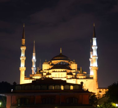 İSTANBUL TURKET ECTOBER 04: 2013: İstanbul 'un en popüler turizm beldelerinden Sultan Ahmed Camii (Mavi Cami)