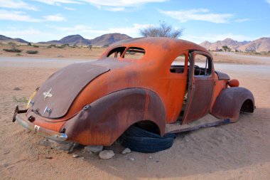 Solitaire, Namibya Sept, 29: Namibya, Namibya 'daki Solitaire Çölü' nde terk edilmiş bir araba. Eylül, 29, 2014. Solitaire, Namib-Naukluft Milli Parkı yakınlarında küçük bir yerleşimci. 