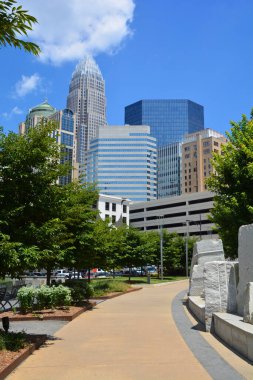 Charlotte North Carolina 22 Haziran 2916: Bank of America Corporate Center binası ve Charlotte şehir merkezi Kuzey Carolina eyaletinin en büyük şehridir. Mecklenburg ilçesinin merkezidir.