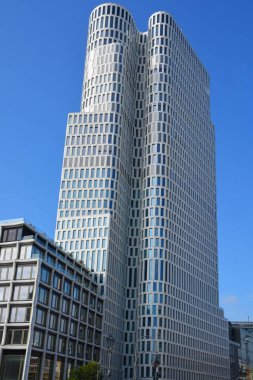 BERLIN ALMANY 09 22 17: Motel 1 binası düşük bütçeli bir Alman otel zinciri. 2000 yılında Münih 'te eski Accor teknik direktörü Dieter Muller tarafından kuruldu. 