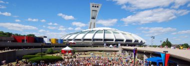 Montreal Kanada 04: 12: 19. Montreal Olimpiyat Stadyumu ve kulesi. Dünyanın en yüksek eğimli kulesi. Olimpiyat turu 175 metre uzunluğunda ve 45 derecelik açıyla yapılıyor.