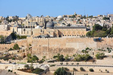 JERUSALEM ISRAEL 26 10 16: El-Aksa Camii 'nin panoramik görünümü, El-Aksa ve Bayt el-Mukaddas olarak da bilinir, Sünni İslam' ın üçüncü kutsal mekanıdır.. 