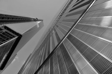 NEW YORK - ECTOBER 24: Lower mahattan ve One World Trade Center veya Freedom Tower 24 Ekim 2013 tarihinde New York City, New York 'ta inşa edilen yeni Dünya Ticaret Merkezi kompleksinin birincil binasıdır. 
