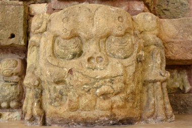 Maya Stelae, antik Mezoamerika 'nın Maya uygarlığı tarafından tasarlanmış anıtlardır. En eski tarihli Stella, büyük Tikal şehrinden kurtarıldı.