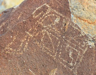 Petroglyph Ulusal Anıtı, Kuzey Amerika 'nın en büyük petrol sahalarından birini koruyor. Volkanik kayalara Amerikan ve İspanyol yerleşimciler Albuquerque, New Mexico