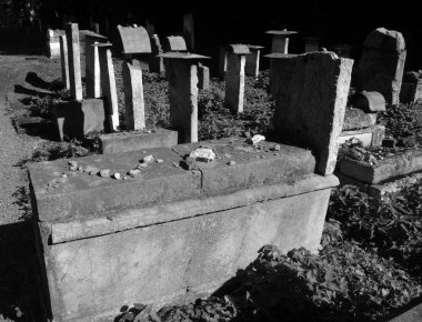 KRACOW POLAND 09 19 19 17: Remah Sinagogu Mezarlığı 1553 yılında İsrail Ben Josef 'e ait topraklarda yeni kurulan Yahudi mezarlığının (bugün 