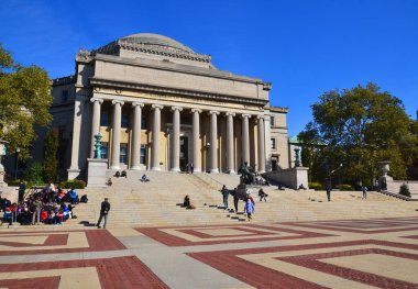 NEW YORK CITY-OCT 27: Columbia Üniversitesi Kütüphanesi ve Alma Mater Heykeli, New York, New York, New York, 27 Ekim 2014. ABD 'nin en eski 5. yüksek öğrenim kurumudur.