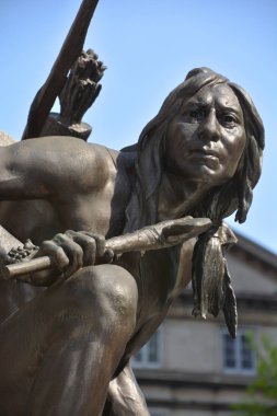 MONTREAL QUEBEC CANADA 05 17: Paul de Chomedey anıtının detayları, Mösyö de Maisonneuve Montreal 'in ilk valisi. 