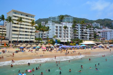Puerto Vallarta Meksika 11 Mayıs 2016: Puerto Vallarta popüler bir turist beldesi. Güzel plajlar ve Kuzey Pasifik Okyanusu 'nun temiz ılık suları yüzücüler için bütün yıl çekicidir..