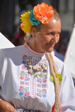 Montreal Qubec Canada 08 01: 2015: Bulgar halk dansçıları Bulgaristan 'ın halk müziği özellikleriyle yakından ilişkili asimetrik metre,' hızlı 've' yavaş 'kombinasyonları ise' yavaş 'ritmi oluşturuyor