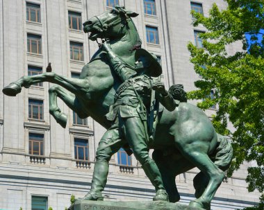 Montreal CANADA 10 23 2017: Montreal şehir merkezindeki Dorchester Meydanı 'nda yer alan Montreal Boer Savaşı Anıtı' nın bir parçası olarak George W. Hill tarafından heykel yapıldı.