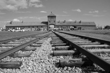 AUSCHWitz BIRKENAU POLAND 09 17: Auschwitz I toplama kampı, Polonya 'da Üçüncü Reich tarafından kurulan ve yönetilen bir Alman Nazi toplama kampı ve imha kampı ağı..