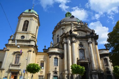 LVIV UKRAINE 09 09: 17: Dominik kilisesi ve manastırı ilk olarak Corpus Christi 'nin Roma Katolik kilisesi olarak inşa edildi ve bugün Kutsal Ayin' in Yunan Katolik kilisesi olarak hizmet vermektedir..