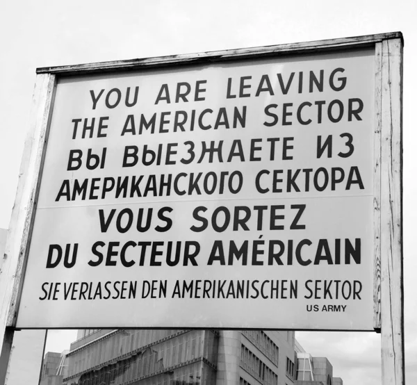 Berlijn Duitsland Beroemd Teken Checkpoint Charlie Checkpoint Naam Die Westerse — Stockfoto