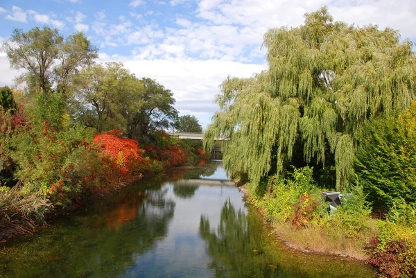 Parc Automne Coloré Avec Canal Eau — Photo